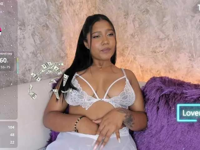 AdaraMills from BongaCams