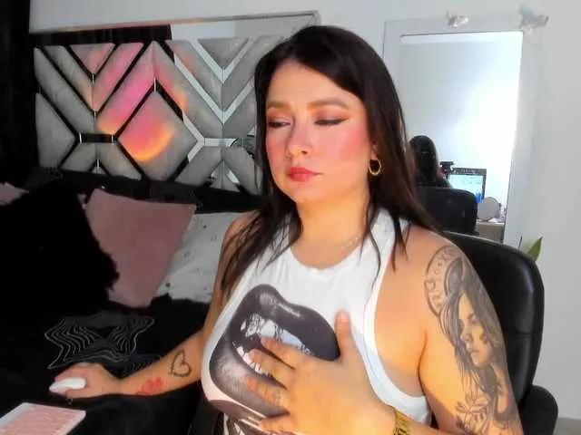 Join AlanaRouse1, she wants to masturbate for you AlanaRouse1 from BongaCams