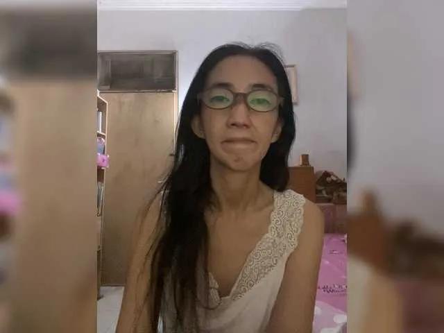 bee077 from BongaCams