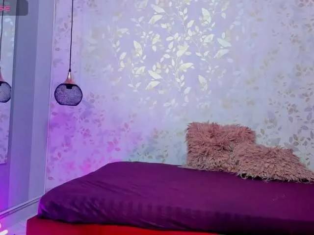 BrizzaH033 from BongaCams