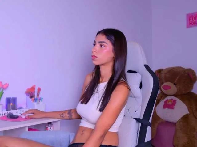 BrunetteAdams from BongaCams