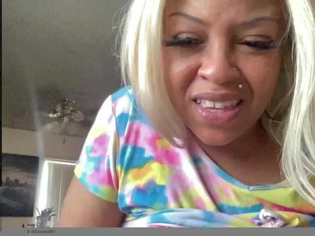 CocaNutt from BongaCams
