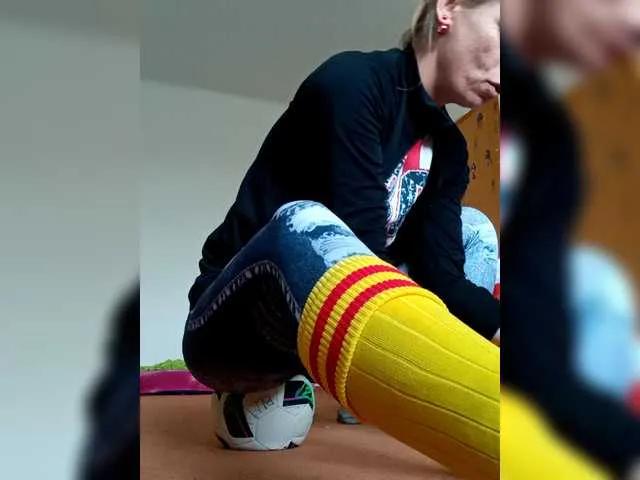 diana-oakes-CZ from BongaCams