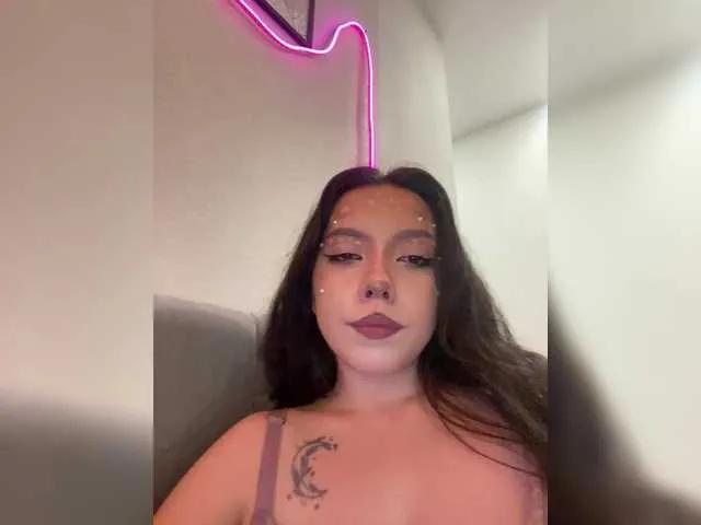 Try 22 years old ElliLin from BongaCams ElliLin from BongaCams