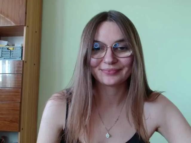 Join Ellyxcute, she wants to masturbate for you Ellyxcute from BongaCams
