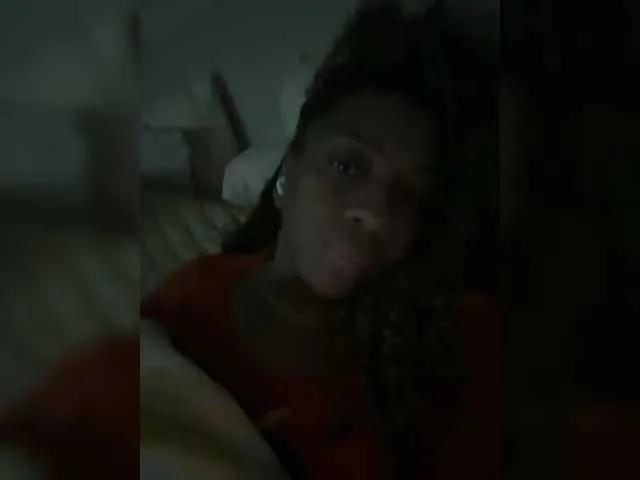 Emeraldtastee from BongaCams