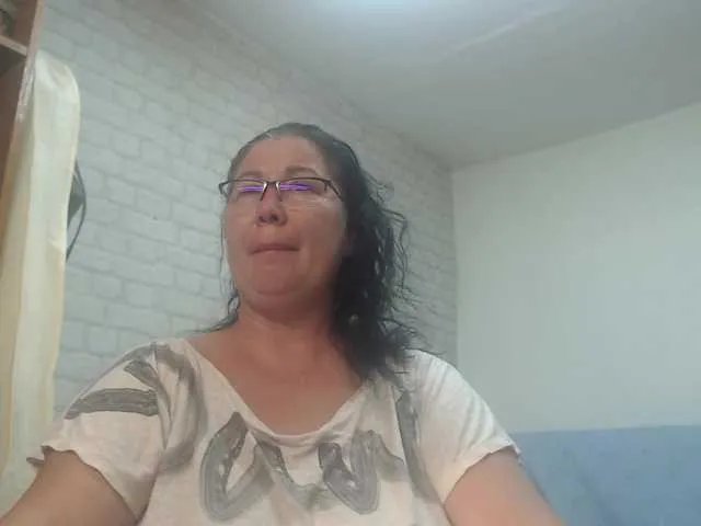 emmasquirt69 from BongaCams