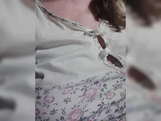 Join EmpressLady, she wants to masturbate for you EmpressLady from BongaCams