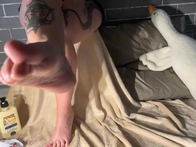 Fox-Paws from BongaCams