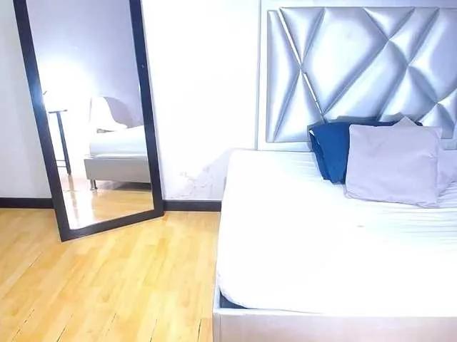 goldenn-ass from BongaCams