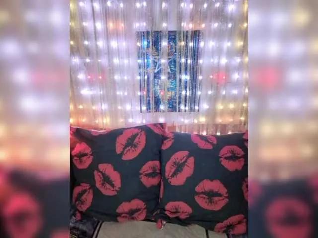 Discover Goldycam, she wants to masturbate for you Goldycam from BongaCams