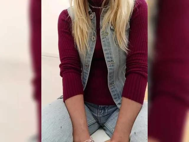 Sweet Iam4u1 wants you to fuck her body now Iam4u1 from BongaCams