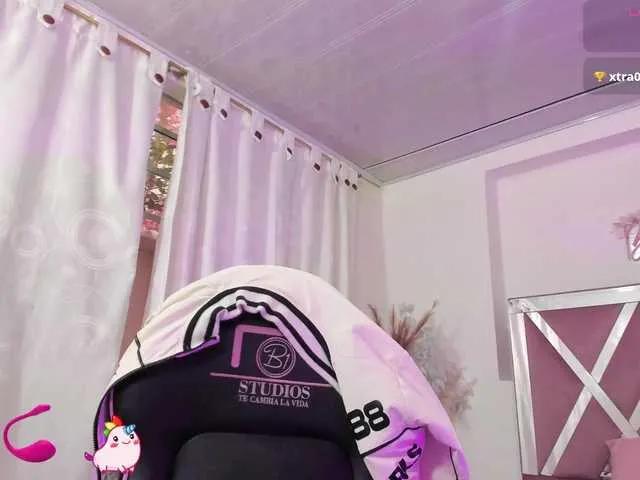 Join hot performer Isabela-tay Isabela-tay from BongaCams