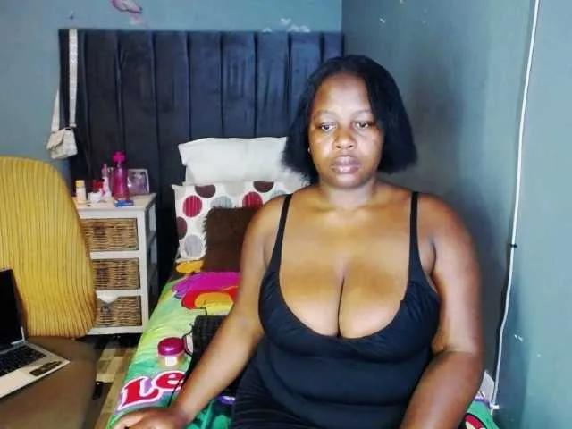 ItsLizzy from BongaCams