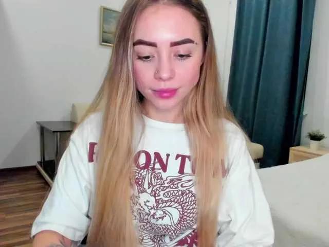 JuliaMiracle from BongaCams