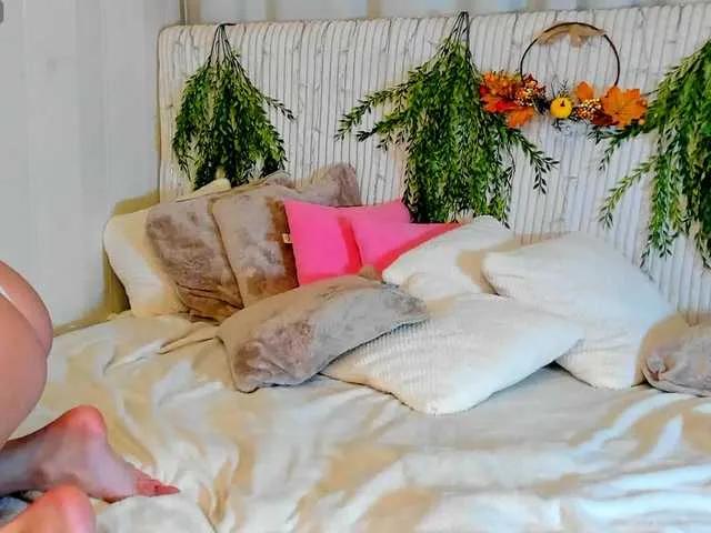 Watch Kelly-Mott, she wants to masturbate for you Kelly-Mott from BongaCams