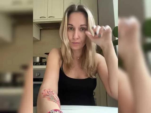 Discover Kykyshe4ka, she wants to masturbate for you kykyshe4ka from BongaCams