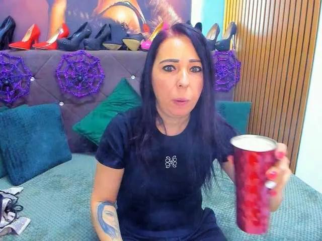 Admire LauraSinFull, she wants to masturbate for you LauraSinFull from BongaCams