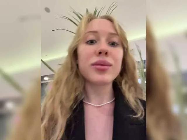 Likachkaa from BongaCams