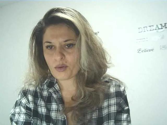 lionessmom from BongaCams