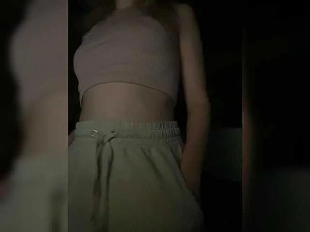 Lollyybaby from BongaCams