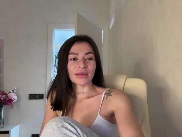 Explore amazing performer LunaDesire LunaDesire from BongaCams