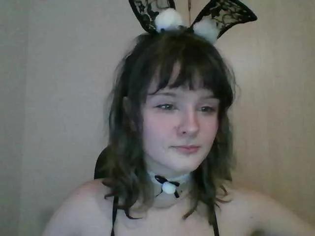 Lunette from BongaCams