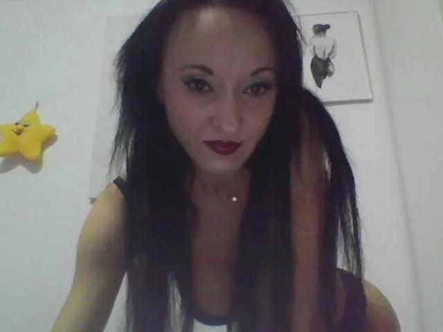 Admire hot slut MilfSindy MilfSindy from BongaCams