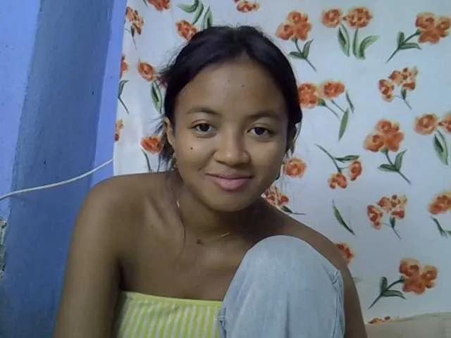 Nickylouama from BongaCams