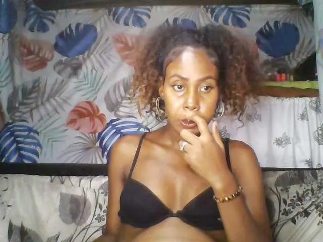 Radjinie from BongaCams