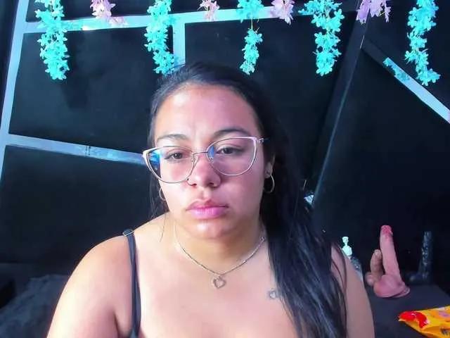 Admire amazing model RossiVioleta RossiVioleta from BongaCams