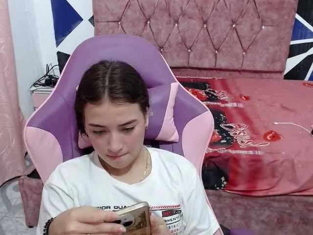 scarleth18 from BongaCams
