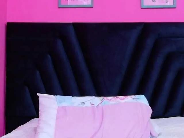 Admire BongaCams's Skinnyandcute skinnyandcute from BongaCams