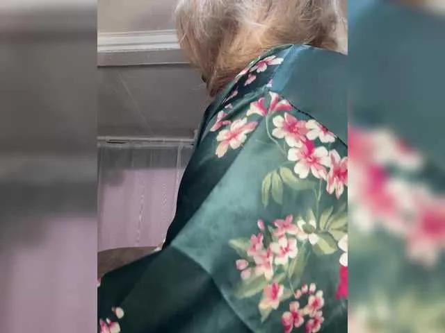 Join SweetMammy-1, she wants to masturbate for you SweetMammy-1 from BongaCams