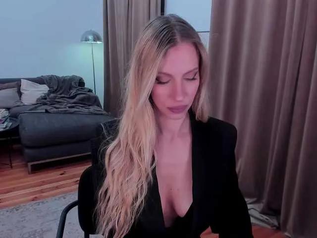 ToxicBlonde from BongaCams
