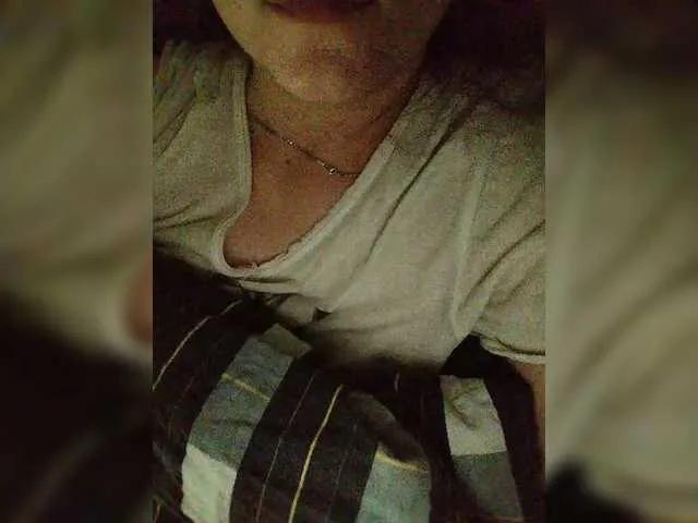 Discover Vikki-vik, she wants to masturbate for you Vikki-vik from BongaCams