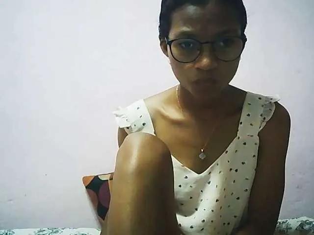 Yalane from BongaCams