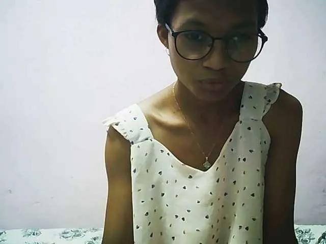 Yalane from BongaCams