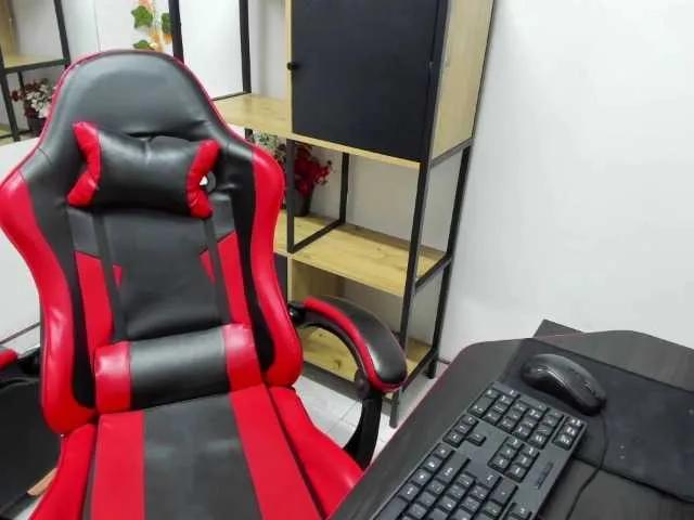 YaluzNaugthy from BongaCams