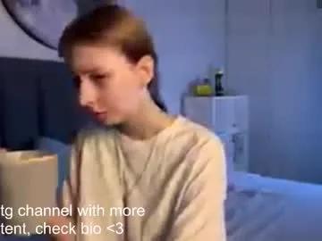 ellie_hollow from Chaturbate