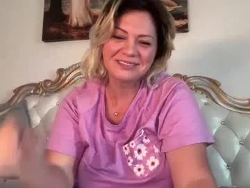 kiradivine from Chaturbate