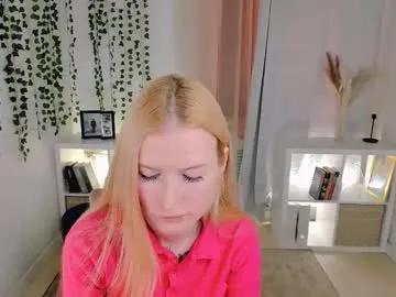 laly_peach from Chaturbate