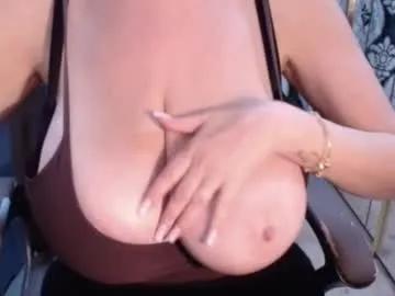 Try Chaturbate's Nicky_38hhugetits nicky_38hhugetits from Chaturbate