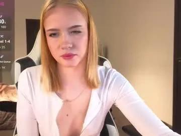 shinyluna from Chaturbate