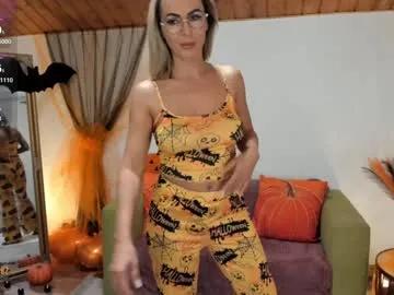 Masturbate to amazing escort Solar_criss solar_criss from Chaturbate