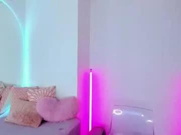 Admire Stella__white, she wants to masturbate for you stella__white from Chaturbate