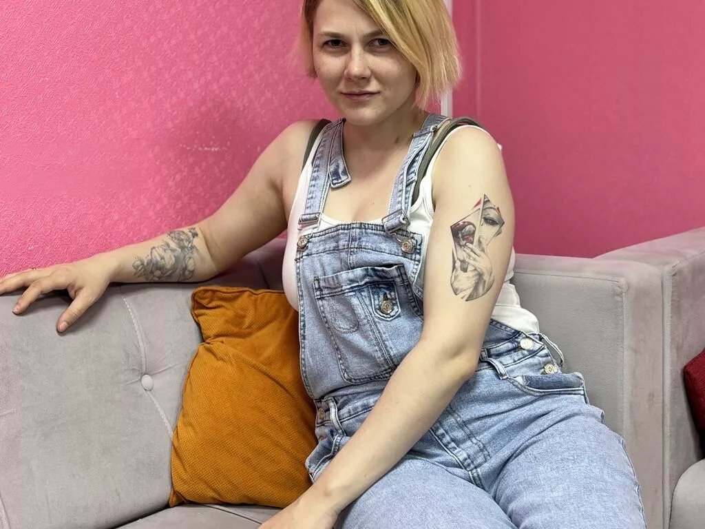 AliceMaurik from LiveJasmin