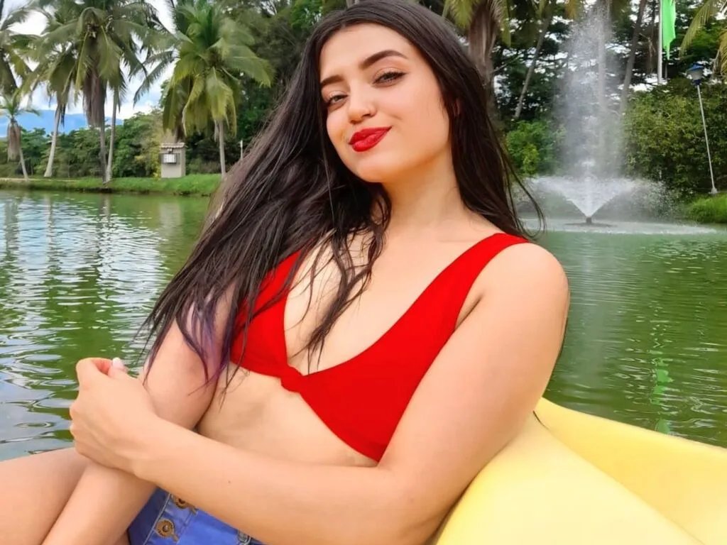 CoraliineMoon from LiveJasmin