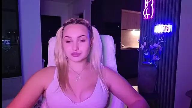 Admire sexy camslut Adrelaxina adrelaxina from StripChat