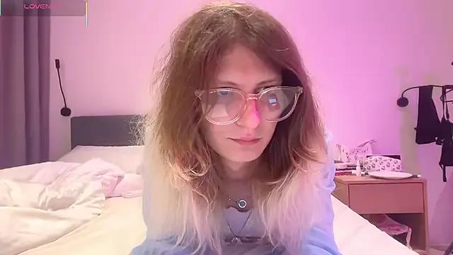 Try amazing performer AlicePinkhead AlicePinkhead from StripChat